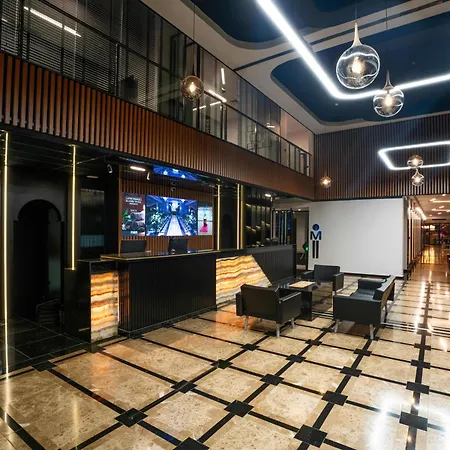 Fier Life Center ホテル 3*