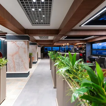 Hotel Fier Life Center 3*