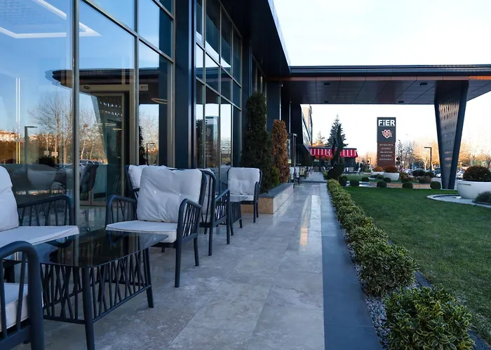 Hotel Fier Life Center 3*